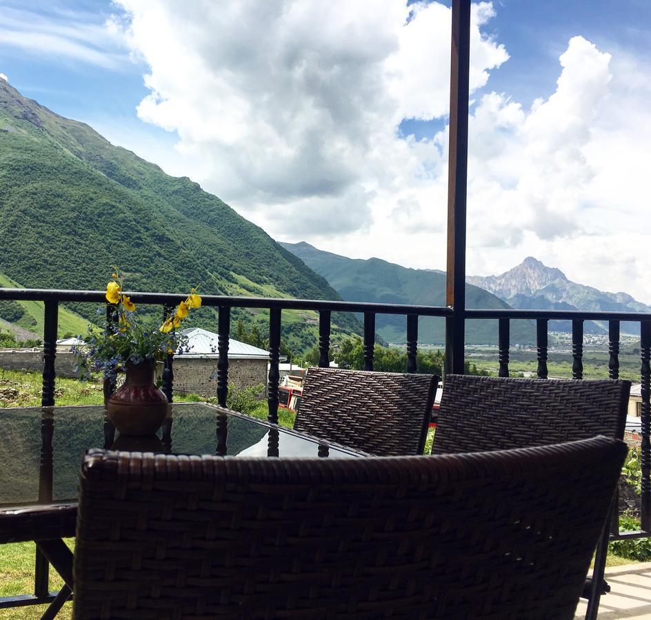 Cherry Hotell Kazbegi Eksteriør bilde